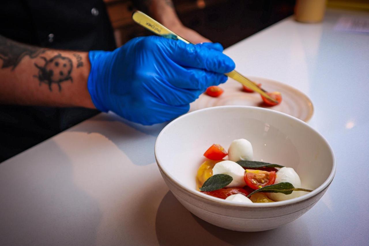 Lion & Swan Hotel Congleton Exterior foto Chef preparing a salad